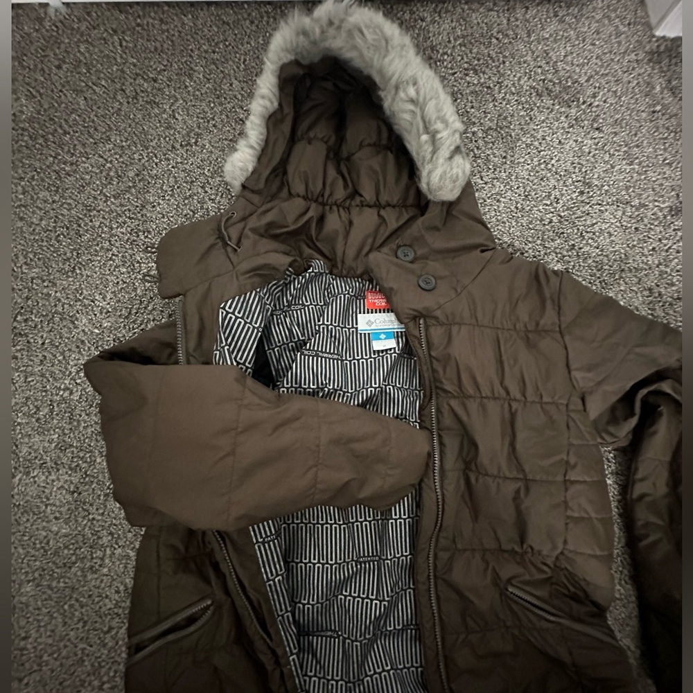 Columbia size medium, puffy jacket color greenish brown